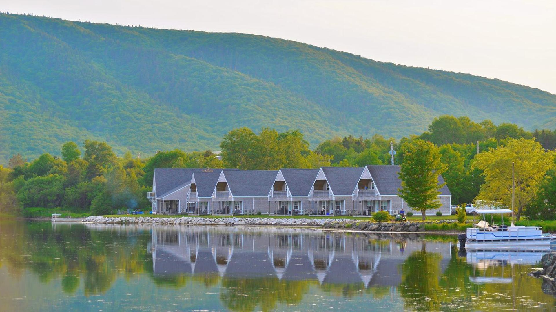 Keltic Quay Cottages & Bayfront Lodge Whycocomagh Экстерьер фото