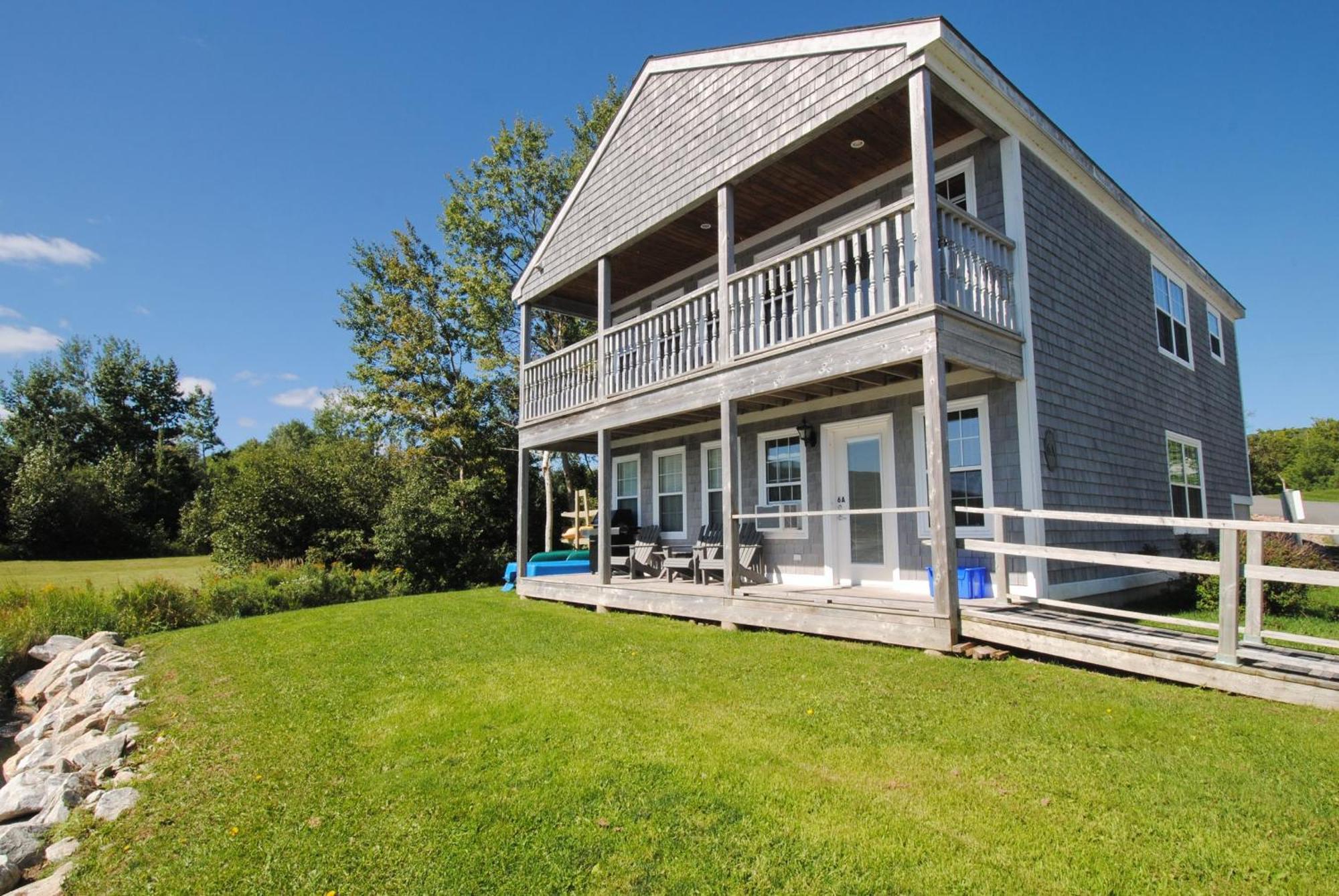 Keltic Quay Cottages & Bayfront Lodge Whycocomagh Экстерьер фото