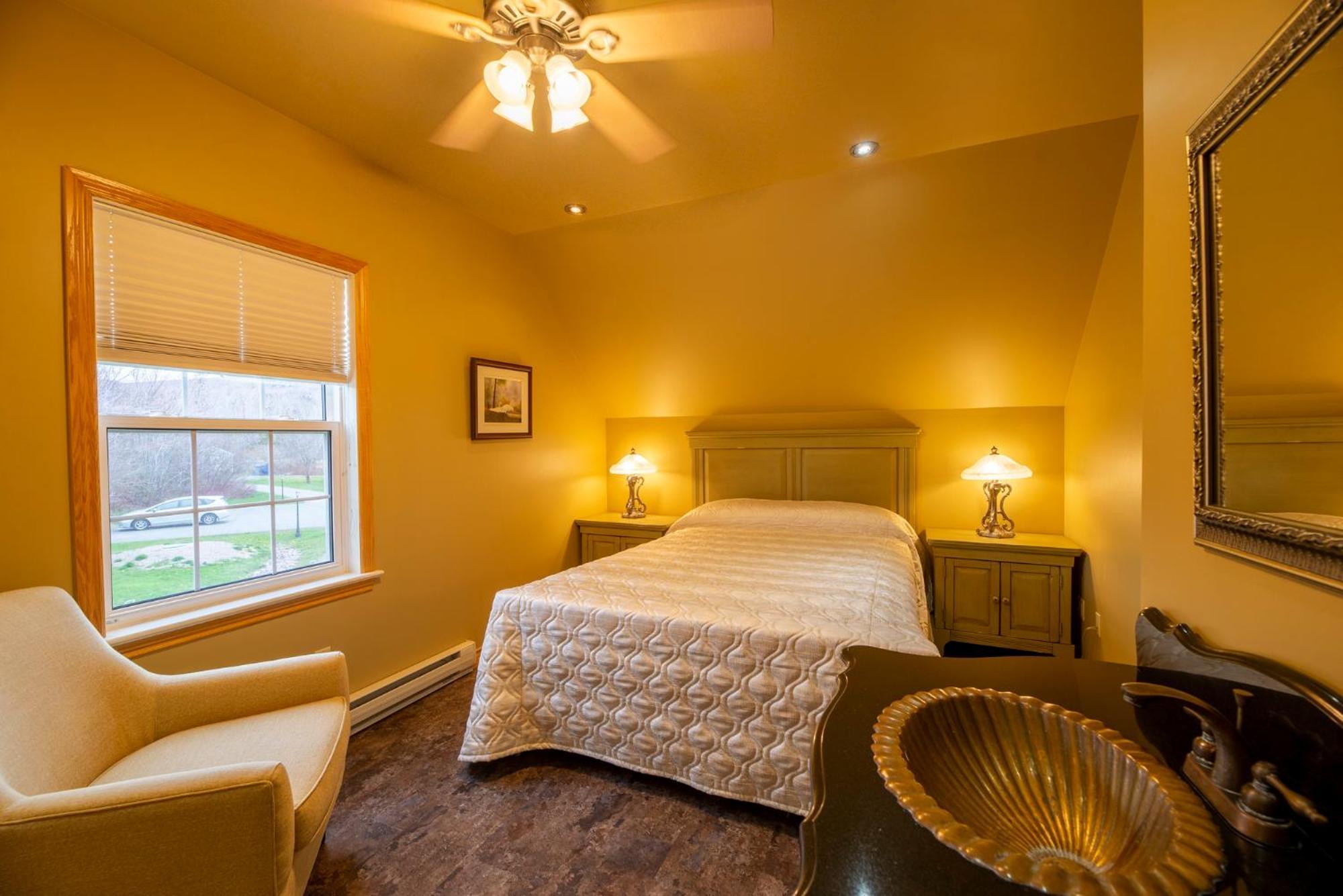 Keltic Quay Cottages & Bayfront Lodge Whycocomagh Экстерьер фото