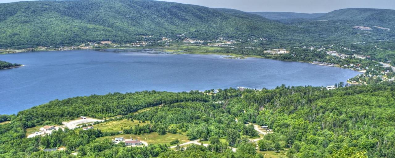 Keltic Quay Cottages & Bayfront Lodge Whycocomagh Экстерьер фото